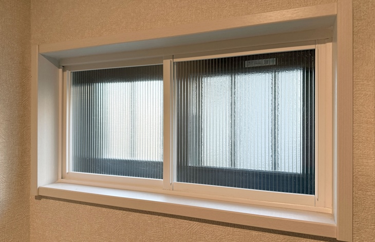 既存の窓の内側にもう一つ窓を設置する内窓の取り付け