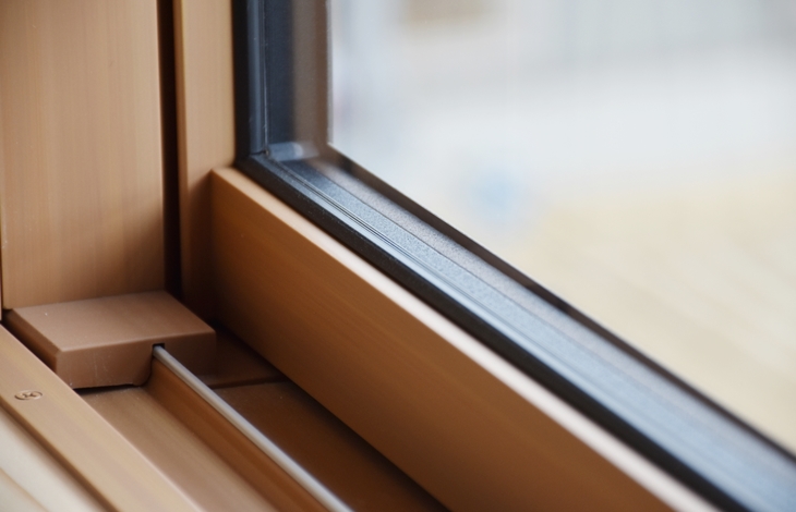 複層ガラスや、熱を伝えにくい樹脂サッシ