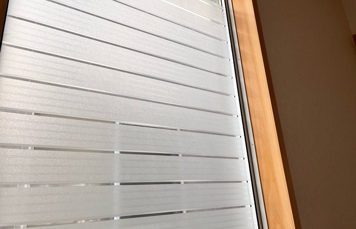 遮熱フィルムの貼り付け